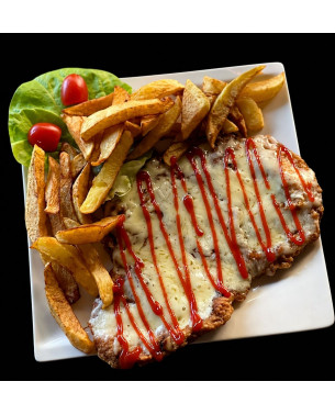 Parmigiana de pui si cartofi prajiti
