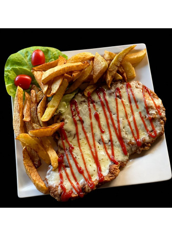 Parmigiana de pui si cartofi prajiti