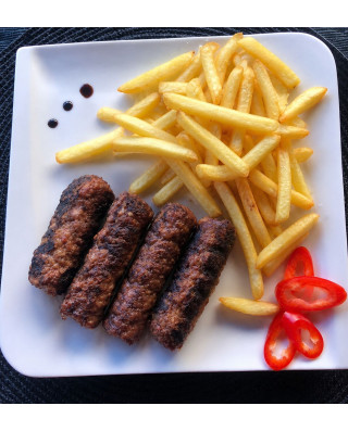 Mici cu cartofi prajiti Mici cu cartofi prajiti