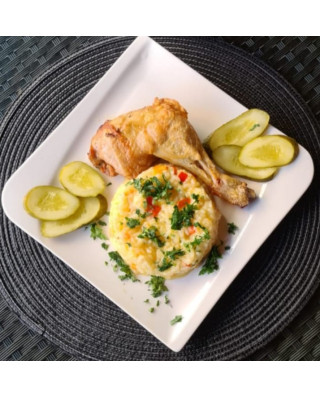 Ciorba de porc/Pulpe de pui la cuptor cu pilaf de orez si salata de muraturi/Clatita cu fineti